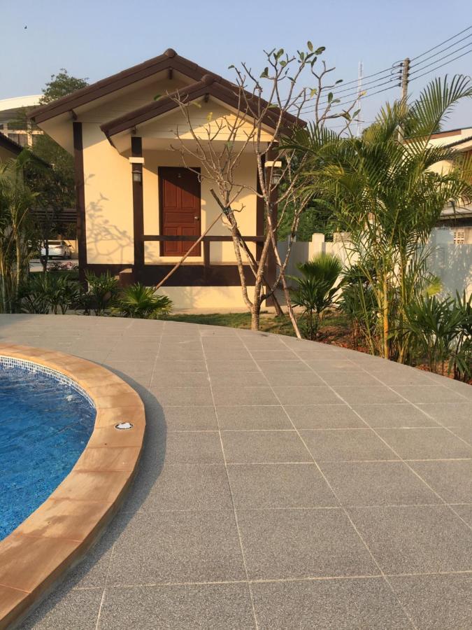 Sunray Guesthouse สุนันท์บ้านพักริมคลอง 우타이타니 외부 사진