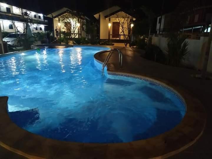 Sunray Guesthouse สุนันท์บ้านพักริมคลอง 우타이타니 외부 사진
