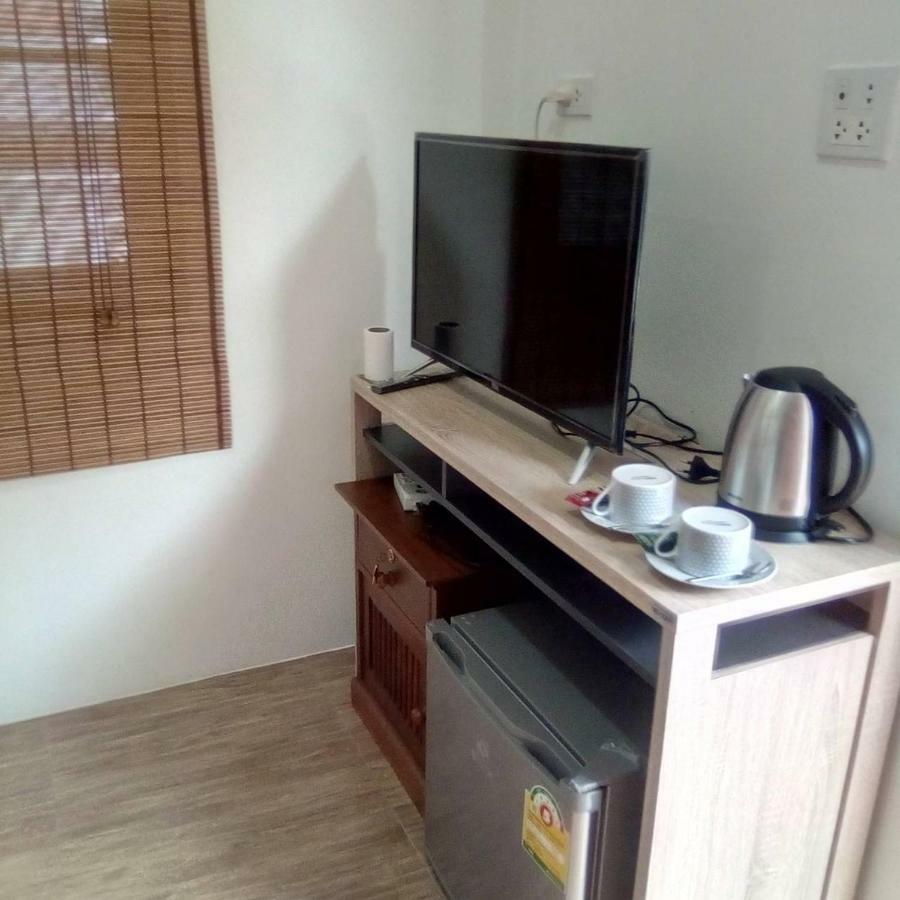 Sunray Guesthouse สุนันท์บ้านพักริมคลอง 우타이타니 외부 사진