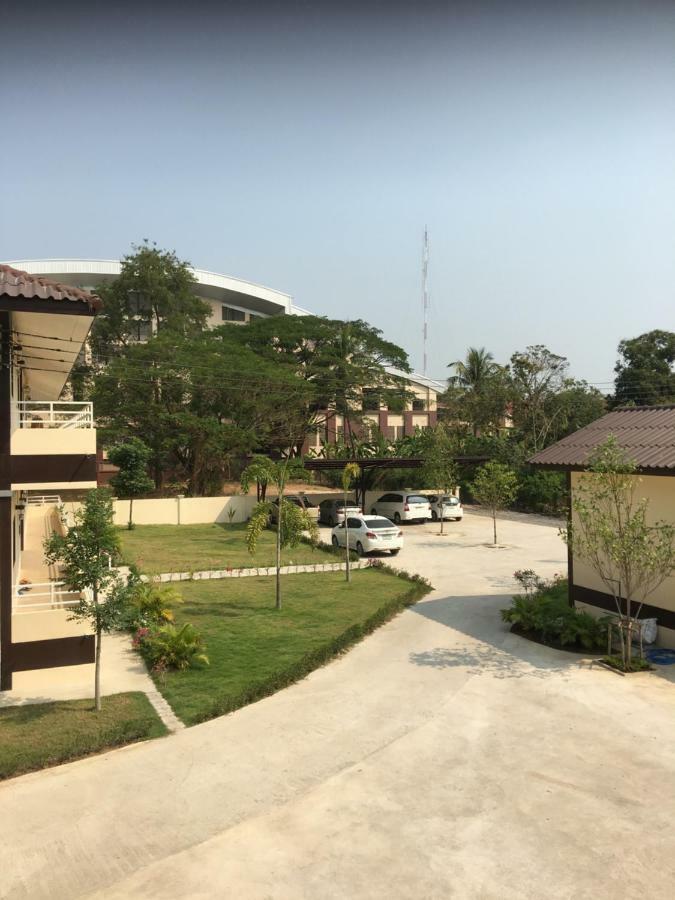 Sunray Guesthouse สุนันท์บ้านพักริมคลอง 우타이타니 외부 사진