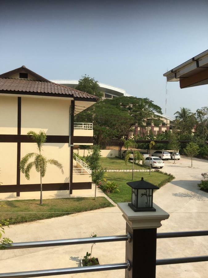 Sunray Guesthouse สุนันท์บ้านพักริมคลอง 우타이타니 외부 사진