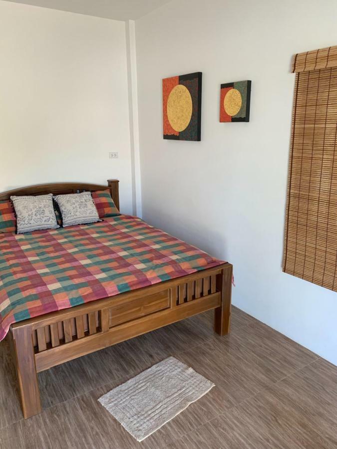 Sunray Guesthouse สุนันท์บ้านพักริมคลอง 우타이타니 외부 사진