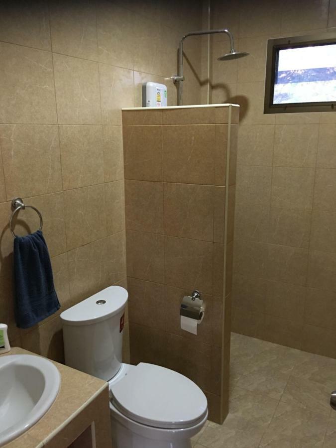 Sunray Guesthouse สุนันท์บ้านพักริมคลอง 우타이타니 외부 사진