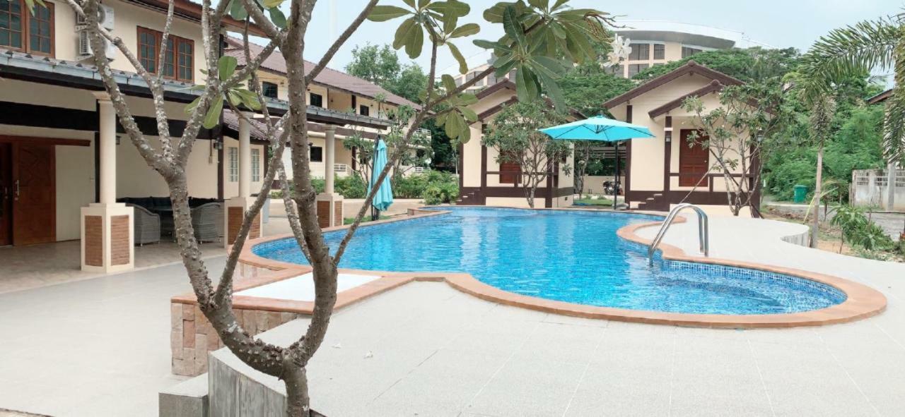 Sunray Guesthouse สุนันท์บ้านพักริมคลอง 우타이타니 외부 사진